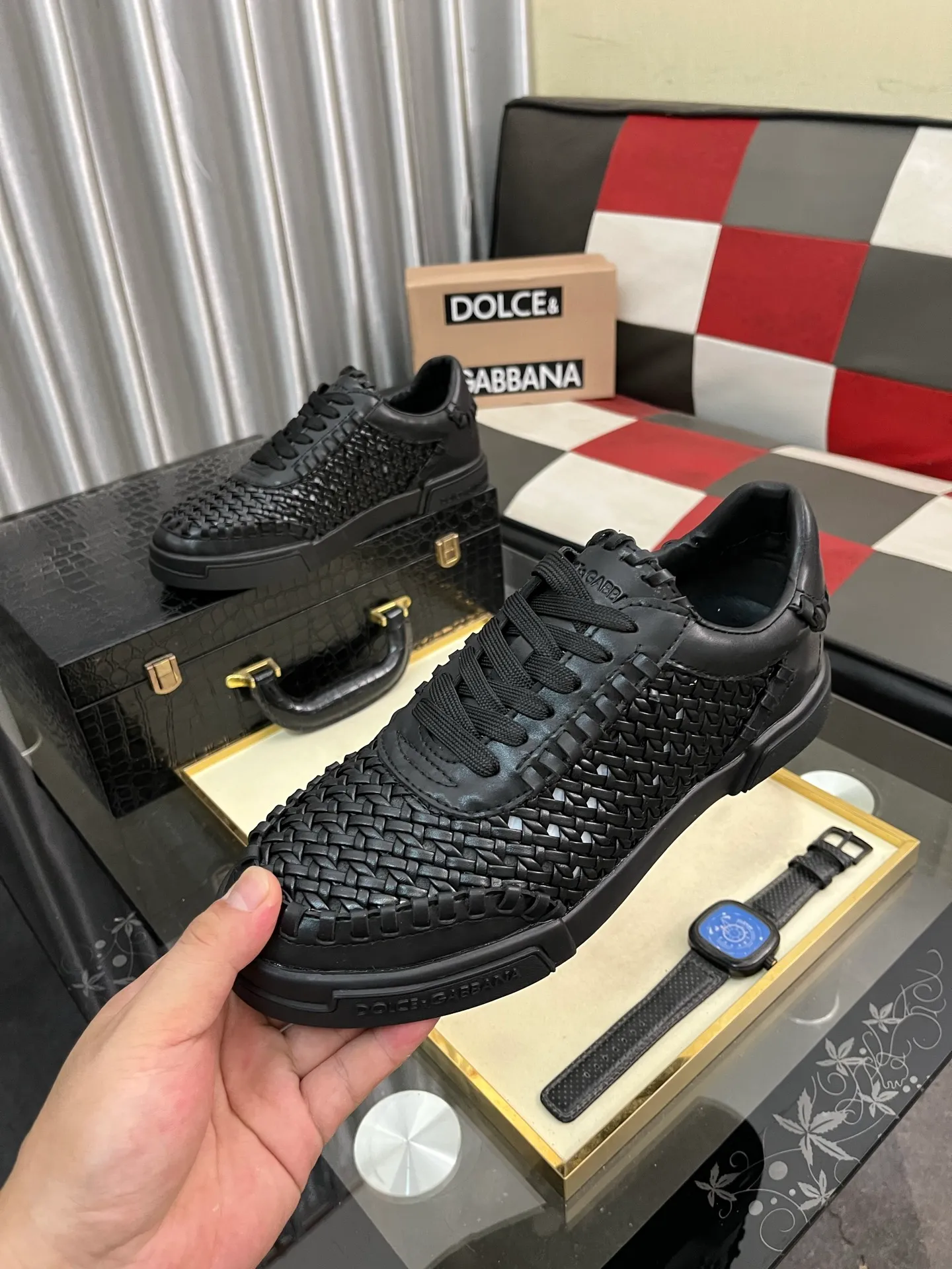Men's shoes 💰458⌚️⌚️DG's latest popular casual shoes 🔥🔥, the tongue has the brand's iconic details, and the combination of silk cowhide and cow suede enhances the style. Fashionable and versatile, it can complement any look. Create an exquisite design with unique dynamic vitality and modern atmosphere, showing modern elegance. Size: 38-463️⃣Colors available